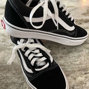 Women’s 7.5 Black old skool vans, 6.0 Mens